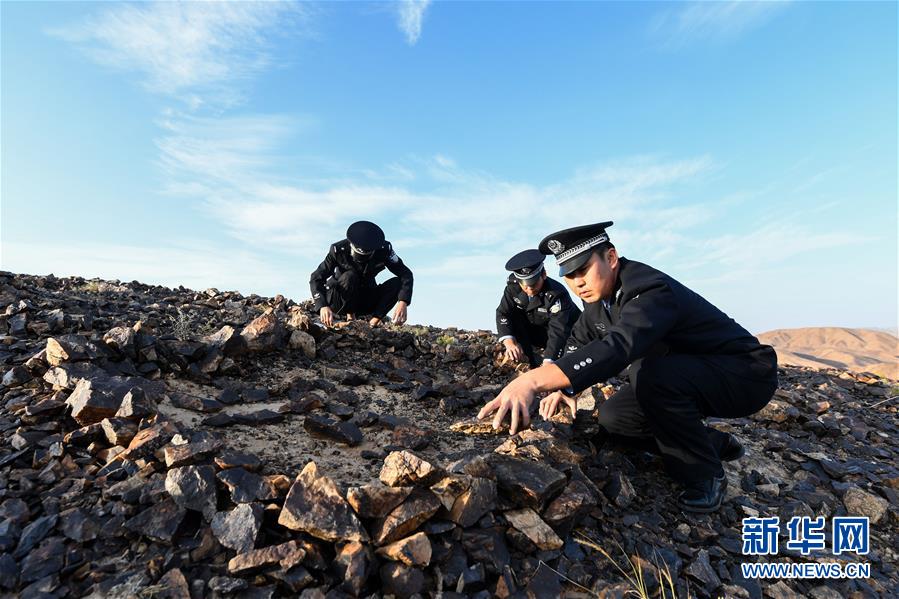 （愛(ài)國(guó)情 奮斗者·圖文互動(dòng)）（3）印刻在戈壁上的名字