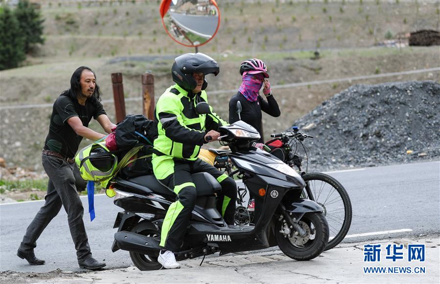 （新華全媒頭條·圖文互動）（10）格?；ㄩ_滿天路——寫在川藏公路通車65周年之際