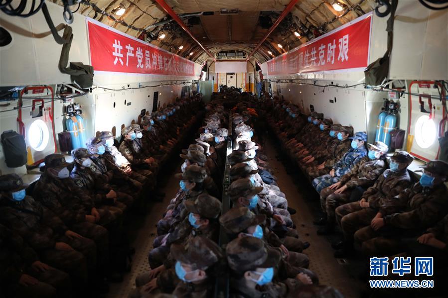 （一線抗疫群英譜·圖文互動）（5）起飛，在人民最需要的時刻——中部戰(zhàn)區(qū)空軍航空兵某團支援湖北抗“疫”空運記事