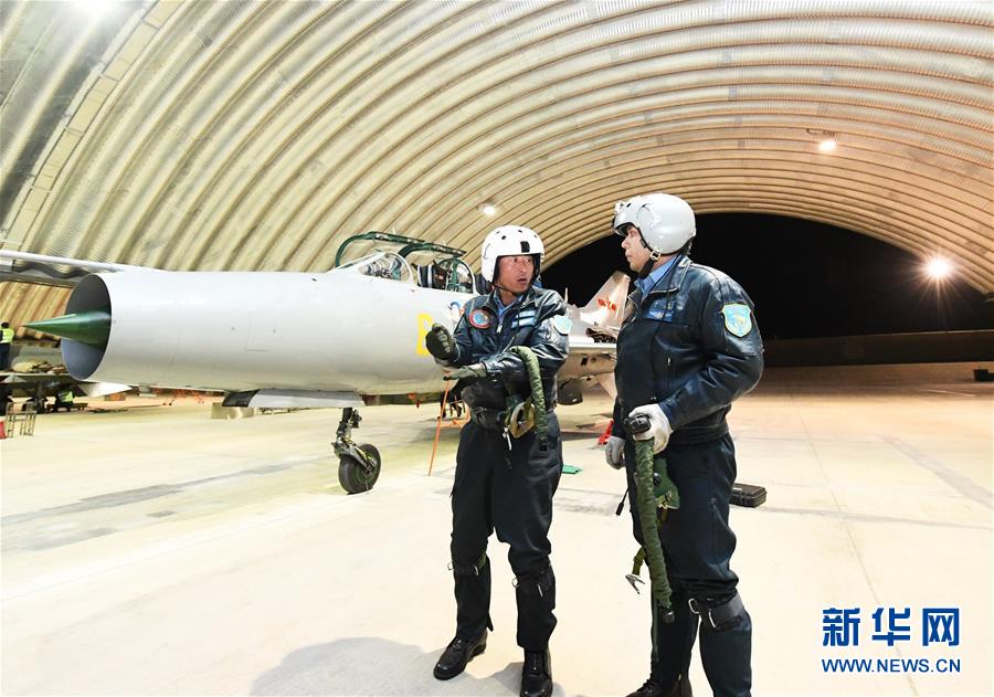 （圖文互動）（5）5290小時(shí)！中國空軍殲擊機(jī)飛行紀(jì)錄保持者光榮停飛