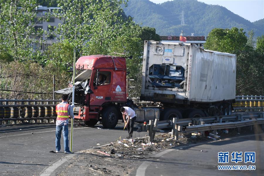 （社會(huì)）（2）國(guó)務(wù)院安委會(huì)決定對(duì)浙江溫嶺槽罐車(chē)爆炸事故查處實(shí)行掛牌督辦