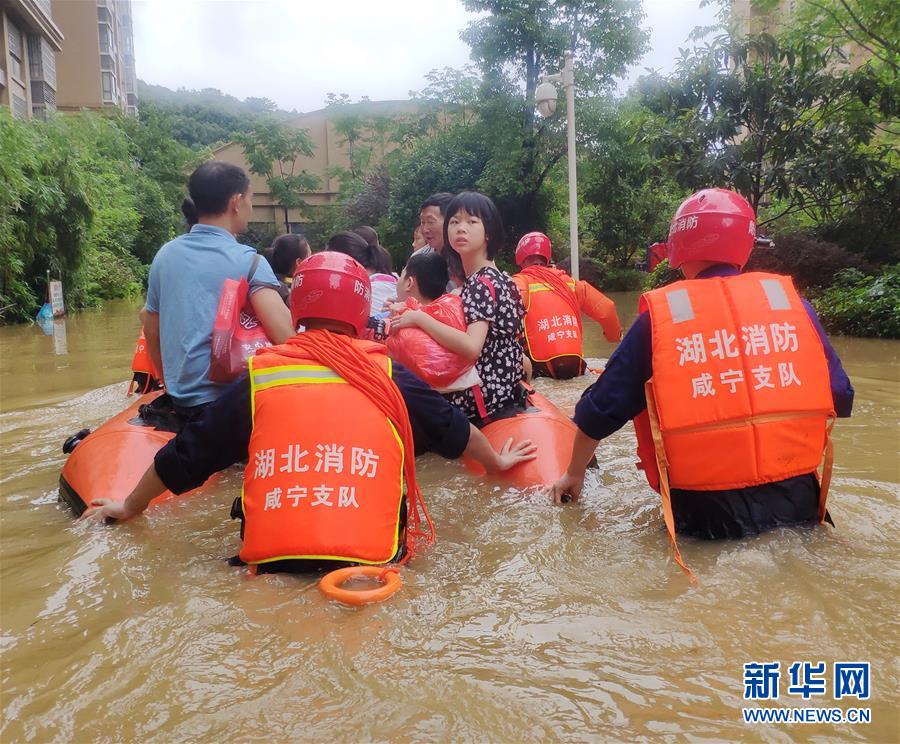 （圖文互動）（1）搶險！群眾的安全高于一切——湖北統(tǒng)籌部署緊急應(yīng)對洪澇災(zāi)害