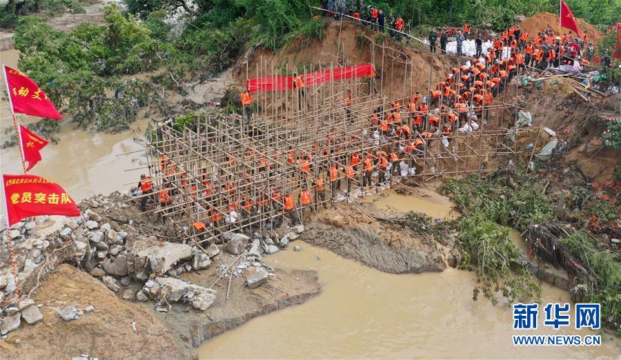 （防汛抗洪·圖文互動）（10）洪水不退，子弟兵誓死不退——解放軍和武警部隊官兵參與洪澇災(zāi)害搶險救援記事