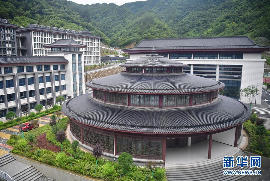 （新華視點(diǎn)·圖文互動(dòng)）（4）學(xué)校建漂亮點(diǎn)本無錯(cuò)，為何這所“豪華中學(xué)”讓人困惑？