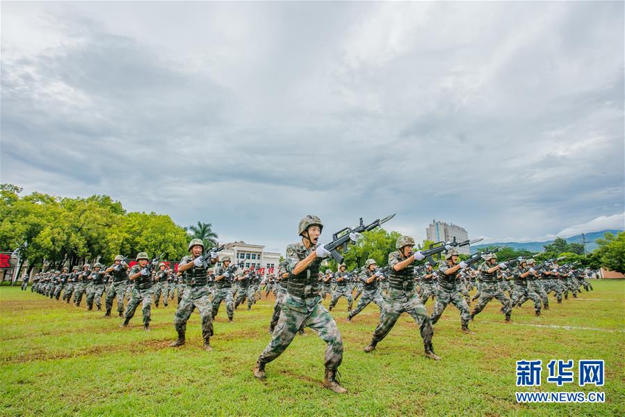 （在習(xí)近平強(qiáng)軍思想指引下·我們在戰(zhàn)位報告·圖文互動）（2）千里移防，鐵心跟黨走——南部戰(zhàn)區(qū)陸軍第75集團(tuán)軍某紅軍旅政治建軍、練兵備戰(zhàn)記事