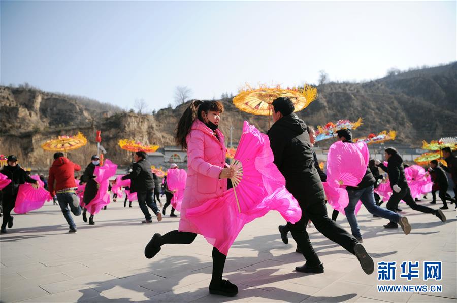 （新華全媒頭條·圖文互動）（2）偉大旗幟引領歷史巨變——習近平新時代中國特色社會主義思想指引“十三五”經濟社會發(fā)展述評