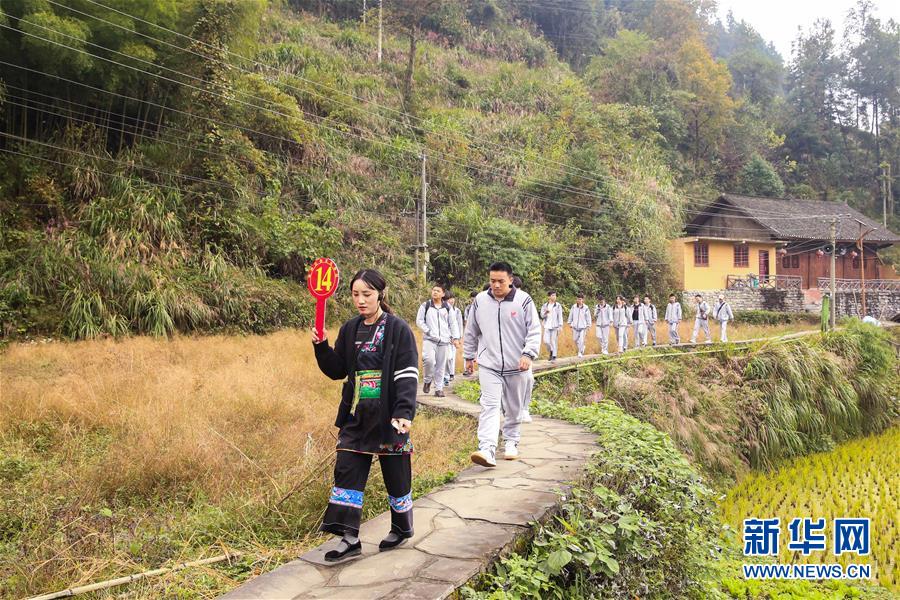 （在習(xí)近平新時(shí)代中國(guó)特色社會(huì)主義思想指引下——新時(shí)代新作為新篇章·習(xí)近平總書記關(guān)切事·圖文互動(dòng)）（3）精準(zhǔn)扶貧7年，十八洞村“長(zhǎng)”出10余種新職業(yè)