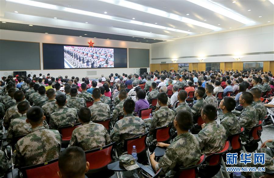 （圖文互動）（3）“我和我的祖國，一刻也不能分割”——解放軍駐香港部隊與市民共同慶祝國慶70周年見聞