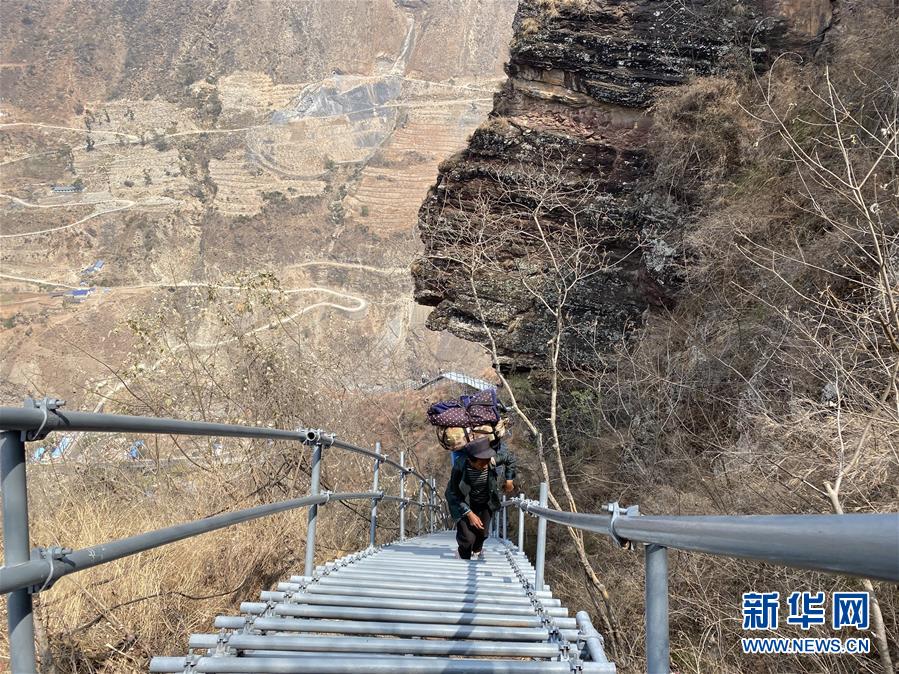 （在習(xí)近平新時(shí)代中國特色社會主義思想指引下——新時(shí)代新作為新篇章·習(xí)近平總書記關(guān)切事·圖文互動）（3）啃下最后的硬骨頭——脫貧攻堅(jiān)掛牌督戰(zhàn)進(jìn)行時(shí)