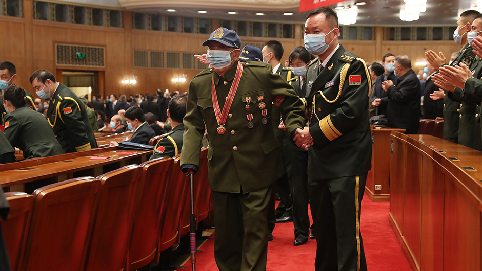 志愿軍老戰(zhàn)士、老同志入場