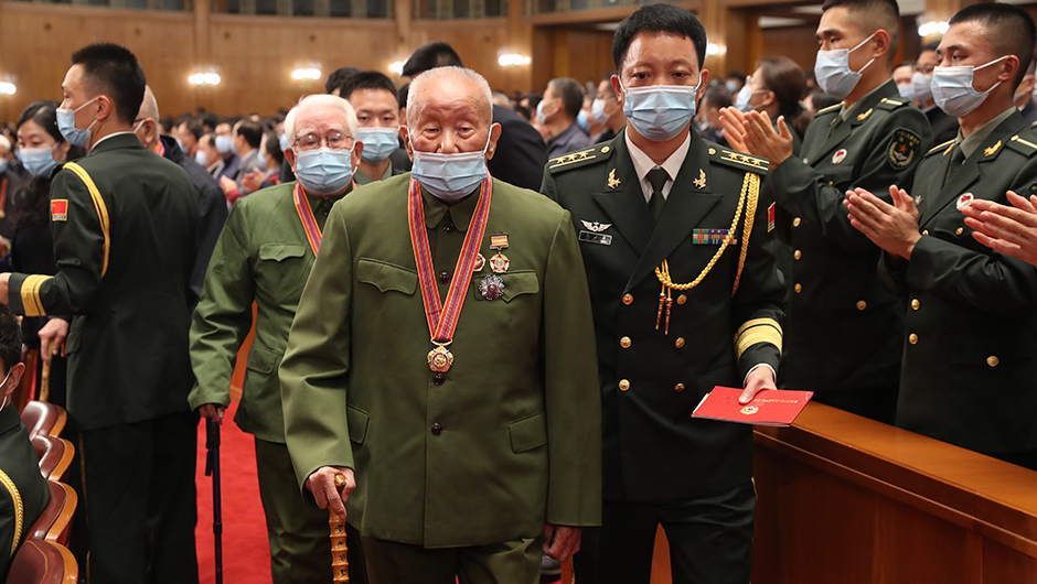 志愿軍老戰(zhàn)士、老同志入場