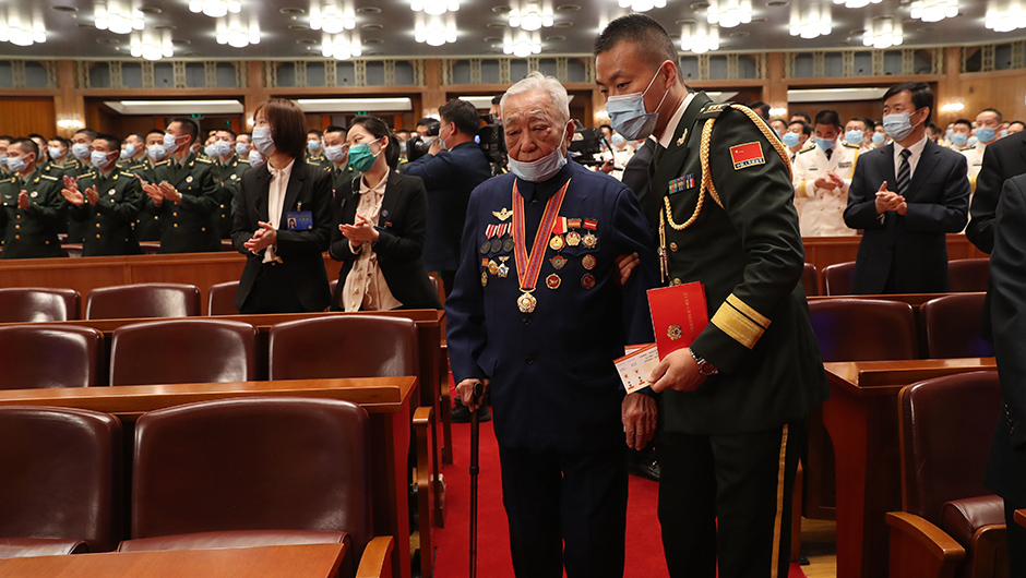志愿軍老戰(zhàn)士、老同志入場
