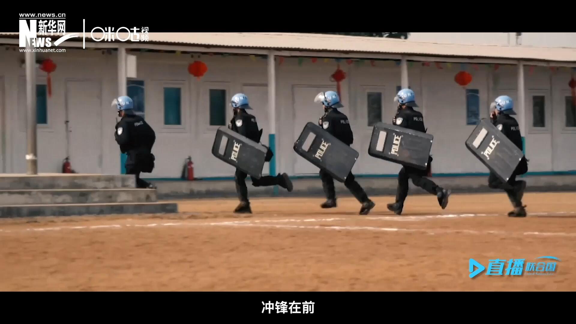 有這樣一支隊(duì)伍，他們不畏艱險(xiǎn)，沖鋒在前，頭戴藍(lán)盔，為和平而戰(zhàn)，他們的名字叫做聯(lián)合國(guó)維和部隊(duì)。