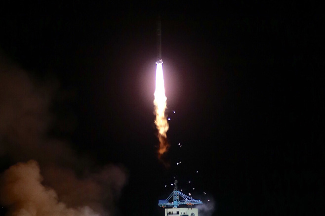 4月6日，搭載實踐十號衛(wèi)星的長征二號丁運載火箭升空。
