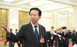 財(cái)政部部長接受采訪