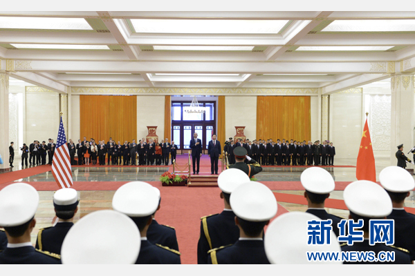 11月12日，國(guó)家主席習(xí)近平在北京人民大會(huì)堂舉行歡迎儀式，歡迎美國(guó)總統(tǒng)奧巴馬對(duì)中國(guó)進(jìn)行國(guó)事訪(fǎng)問(wèn)。 新華社記者 馬占成 攝