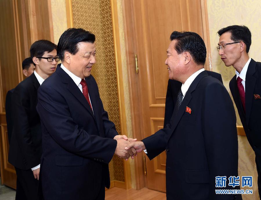10月9日，在朝鮮進行正式友好訪問的中共中央政治局常委、中央書記處書記劉云山與朝鮮勞動黨中央政治局委員、中央書記崔龍海舉行會談。新華社記者 饒愛民 攝
