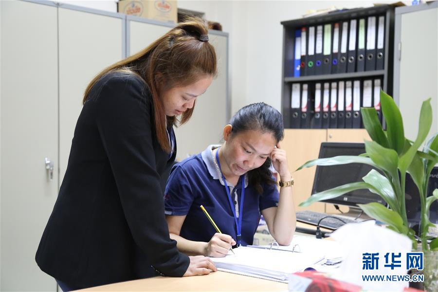 （國際·圖文互動）（1）通訊：“信守承諾，一諾千金”——一個老撾女孩在中國企業(yè)的十年成長史