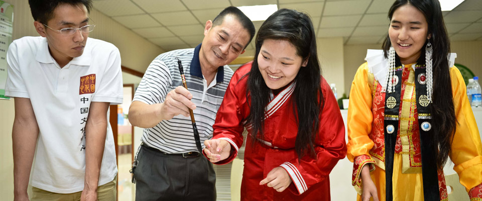 蒙古國大學(xué)生感受中國傳統(tǒng)文化