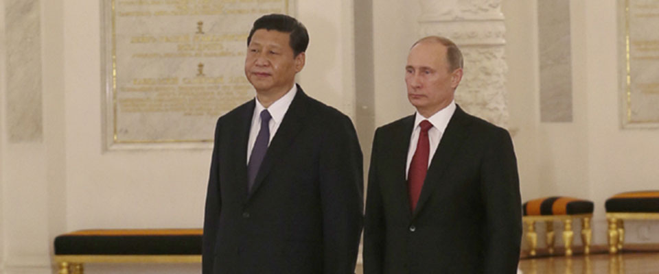 2013年3月，習(xí)近平出席普京舉行的歡迎儀式